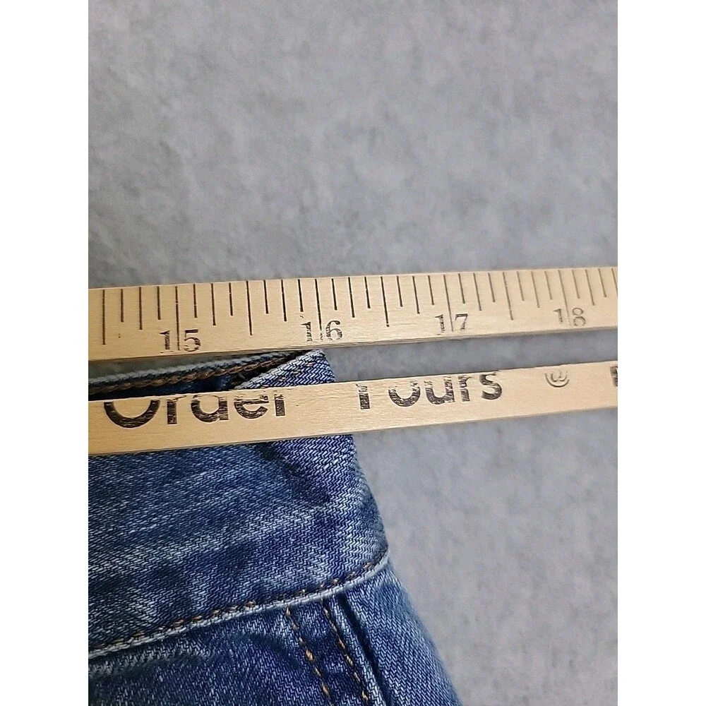Aritzia please see